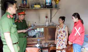 Lớp phó học tập biển thủ hơn 300 triệu đồng để đầu tư vào app trên mạng
