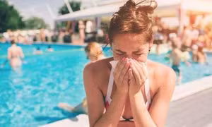 Đi bể bơi mùa hè có thể khiến bạn mắc những bệnh nghiêm trọng sau, cần đặc biệt lưu ý