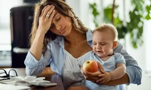 Vì sao phụ nữ đau đầu sau sinh?