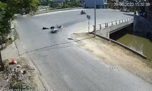 Truy tìm lái xe 3 bánh bỏ đi sau va chạm với xe máy khiến 3 người thương vong
