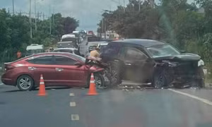 Hai ôtô tông nhau trên quốc lộ, 9 người bị thương nặng