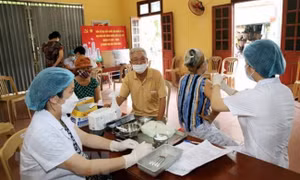 Bộ Y tế yêu cầu báo cáo tình hình nhân viên y tế thôi việc, bỏ việc
