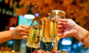 Lạm dụng bia rượu vào bữa tối, điều gì xảy ra với cơ thể sau thời gian dài?