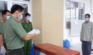 Nhận 15 triệu đồng đưa một gia đình sang Campuchia dự đám tang