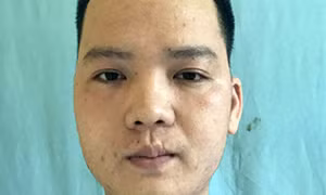 Nhân viên trộm hơn trăm thùng tôm sú mang bán trả nợ tiền cờ bạc