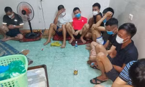 Một đại uý công an bị bắt tại sới bạc trong khách sạn