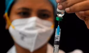 Ấn Độ tuyên bố chỉ xuất khẩu vaccine COVID-19 khi nhu cầu trong nước đầy đủ