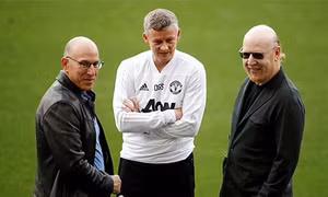 Nhà Glazer xuống nước với fan Man United