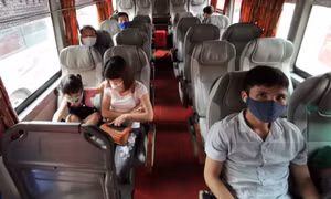 Cần làm gì để tránh lây nhiễm SARS-CoV-2 khi đi xe khách, xe buýt?