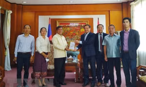 Lào ủng hộ Việt Nam 30.000 USD để ứng phó với dịch COVID-19