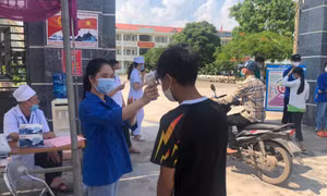 Áo xanh tiếp sức mùa thi