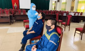 Công ty Than Mạo Khê triển khai xét nghiệm nhanh kháng nguyên vi rút SARS-CoV-2