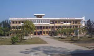 Nam sinh lớp 12 đặt camera quay lén cô giáo trong nhà vệ sinh để tống tiền