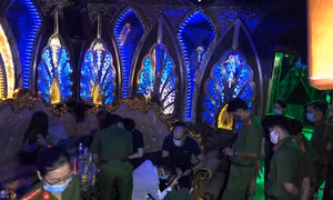 Kéo nhau đi hát karaoke, sử dụng ma túy bất chấp quy định phòng dịch