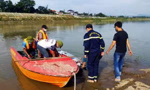 Phát hiện thi thể hai mẹ con trong tư thế ôm nhau dưới ao, cách nhà 1km
