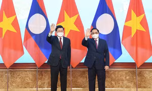 Việt Nam, Lào nhất trí thúc đẩy triển khai sớm các dự án kết nối giao thông chiến lược