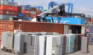 Bắt tạm giam một cán bộ công an chống buôn lậu cầm đầu đường dây buôn lậu