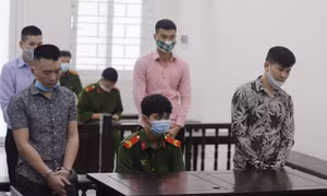 Chủ nhà cầm kiếm đuổi, chém kẻ trộm trọng thương