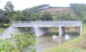 Chậm GPMB, cầu xây xong nửa năm không có đường dẫn