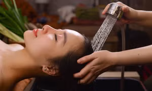 7 thói quen thường ngày khiến tóc nhanh bị bết, dầu
