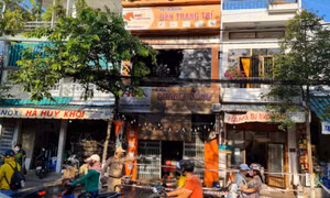 Cháy tiệm bán đồ điện, cả gia đình trẻ 4 người tử vong