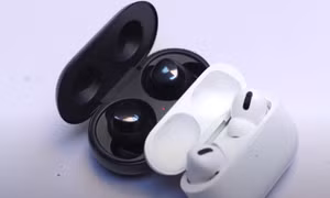 So sánh Samsung Galaxy Buds Live và Apple AirPods Pro: Đắt hơn liệu có tốt hơn?