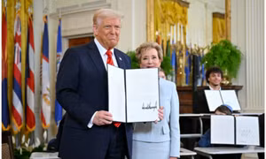 Ông Trump hạn chế đại học Mỹ nhận tài trợ nước ngoài