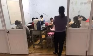 Đình chỉ lớp dạy thêm trá hình dưới mác luyện chữ đẹp 