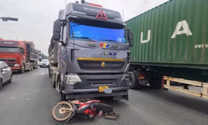 Bị xe đầu kéo đâm từ phía sau, người đàn ông đi xe máy tử vong trên QL1A