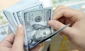 Giá USD bật tăng sau quyết định áp thuế mới của Mỹ