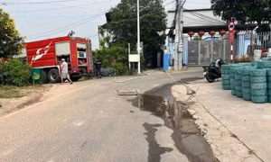 Bắt kẻ cầm súng cố thủ, khống chế đôi nam nữ trong phòng trọ ở Bình Dương