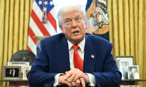 Ông Trump miễn thuế đối ứng với smartphone, laptop