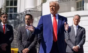 Ông Trump hoãn áp thuế 90 ngày với các nước trừ Trung Quốc