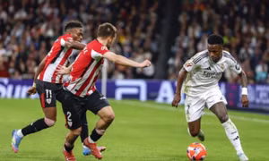 Siêu phẩm phút bù giờ giúp Real bám đuổi Barca