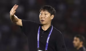 HLV Kim Sang-sik dẫn dắt dàn sao Thái Lan, Việt Nam đối đầu Man Utd