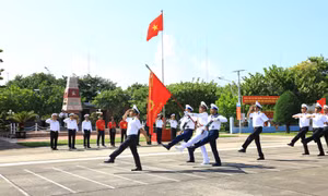 Thắm tình quân – dân trong chuyến công tác đến Trường Sa và nhà giàn DK1