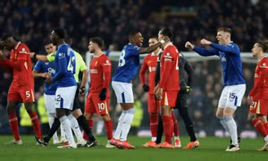 Liverpool vs Everton: Arne Slot thức thời; 'Doping' cho chuỗi 9 bất bại
