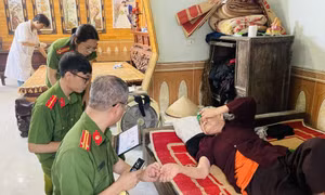 Thu nhận mẫu ADN của thân nhân liệt sĩ - Hành trình của lòng biết ơn, niềm hy vọng