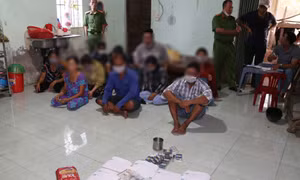 13 người bị bắt quả tang khi đánh bạc