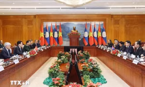 Dành ưu tiên cao nhất cho việc củng cố và tăng cường quan hệ Việt Nam-Lào