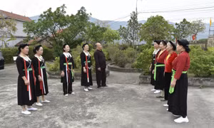 Người uy tín nêu gương giữ gìn truyền thống