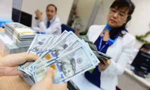 Giá USD ngân hàng giảm 302 đồng/USD chỉ sau hai ngày