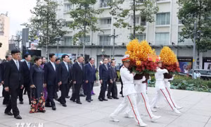 Lãnh đạo Đảng, Nhà nước dâng hương tưởng nhớ Chủ tịch Hồ Chí Minh và Chủ tịch Tôn Đức Thắng