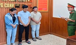 Ba người thu gom heo bệnh, heo thối làm giò chả cung ứng suất ăn công nghiệp, cơ sở ăn uống