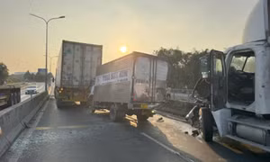 3 xe tông liên hoàn trên cầu Phú Mỹ