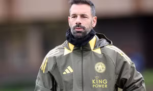 Leicester thua 14/15 trận, Van Nistelrooy sắp 'bay ghế'