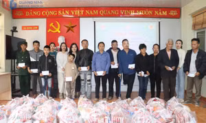 Trao hỗ trợ xây dựng nhà và tặng quà cho người khuyết tật, trẻ mồ côi
