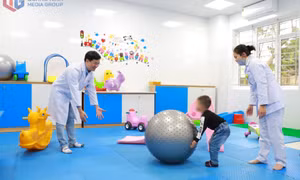 Bệnh viện Sản Nhi Quảng Ninh tổ chức hoạt động nâng cao nhận thức về tự kỷ ở trẻ em