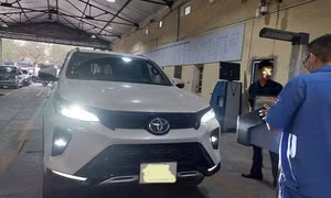Những loại đồ chơi không nên lắp trên xe hơi