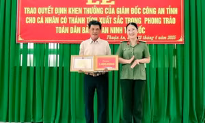 Hung thủ sát hại 2 người bị tài xế xe ôm chở vào đồn công an
